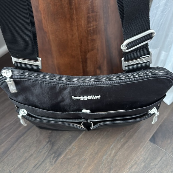 Baggallini Crossover Crossbody,RFID protection,wristlet incl.,phone/card pocket - Picture 3 of 15